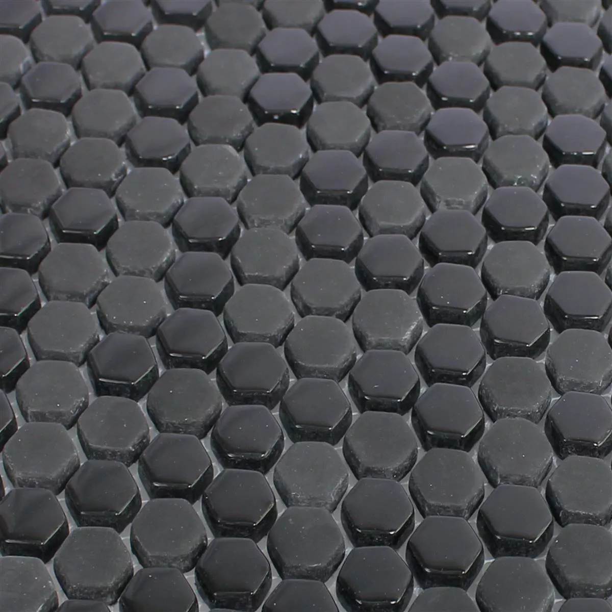 Glasmosaik Fliesen Brockway Hexagon Eco Schwarz 4 Glasmosaik Fliesen Brockway Hexagon Eco Schwarz – Bild 2
