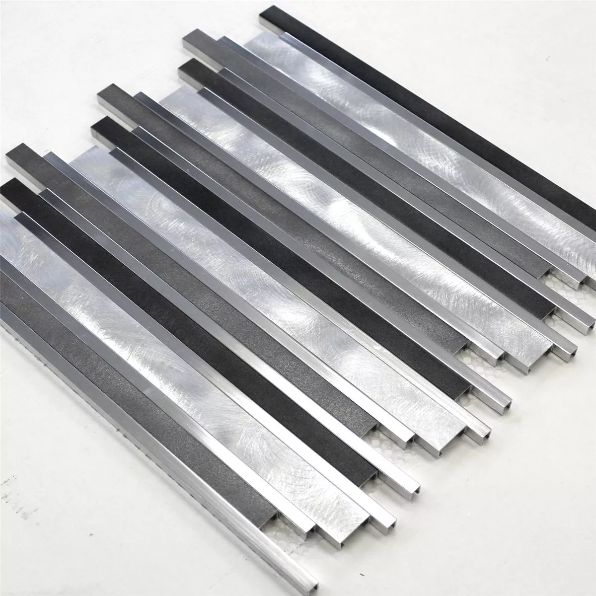 Mosaikfliesen Aluminium Verbund Schwarz Mix 5 Mosaikfliesen Aluminium Verbund Schwarz Mix – Bild 3